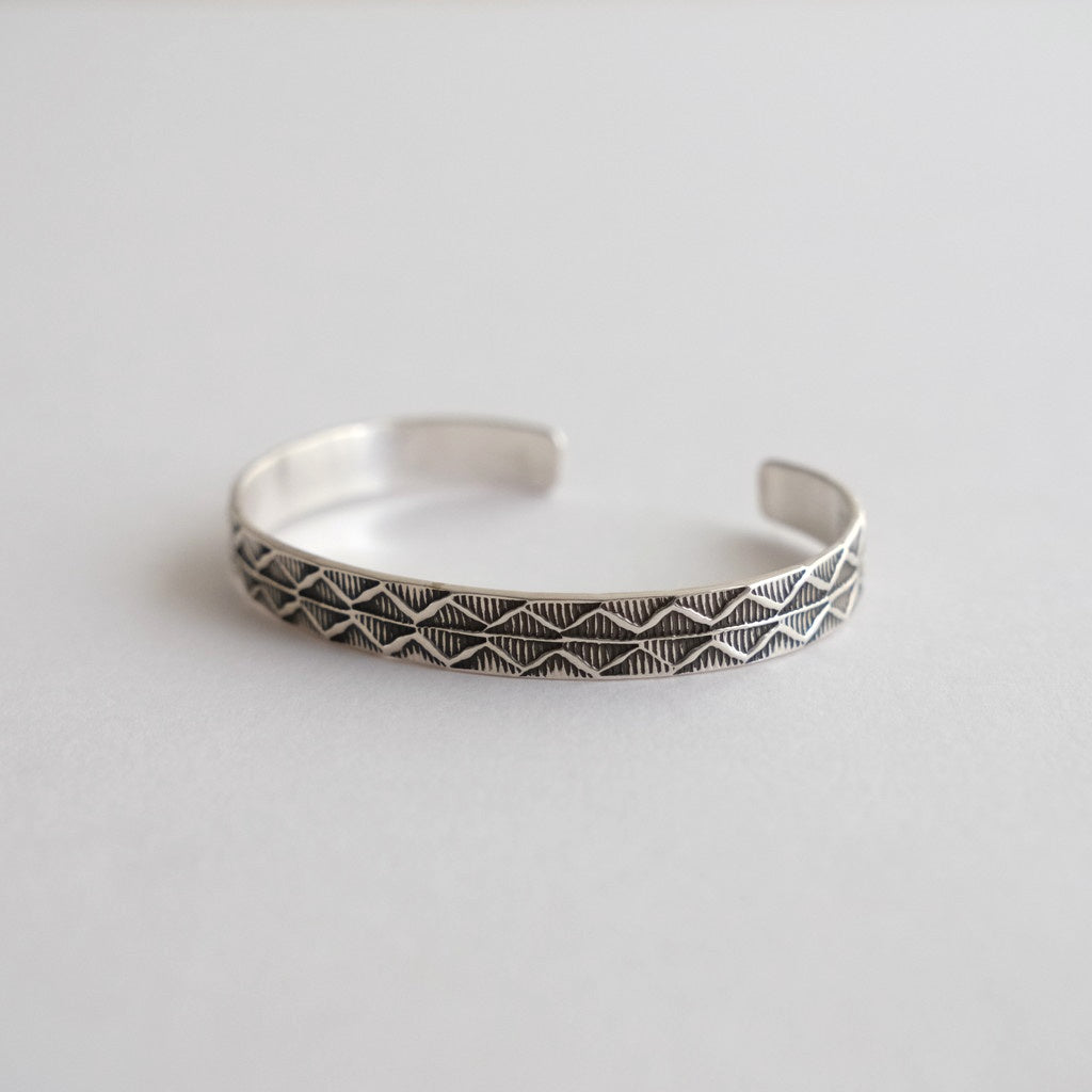 HENRY MARIANO スタンプバングル D #SILVER - Diffusion 三重県四日市
