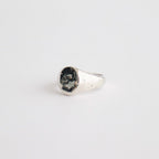 STATE HOUSE OVAL SIGNET RING / HAMMERED #SILVER/WHITE FINISH [OJ-AC02]