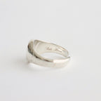 STATE HOUSE OVAL SIGNET RING / HAMMERED #SILVER/WHITE FINISH [OJ-AC02]