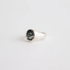 STATE HOUSE OVAL SIGNET RING / HAMMERED #SILVER/WHITE FINISH [OJ-AC02]