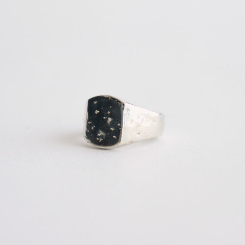 NADALL SQUARE SIGNET RING / HAMMERED #SILVER/WHITE FINISH [OJ-AC01]