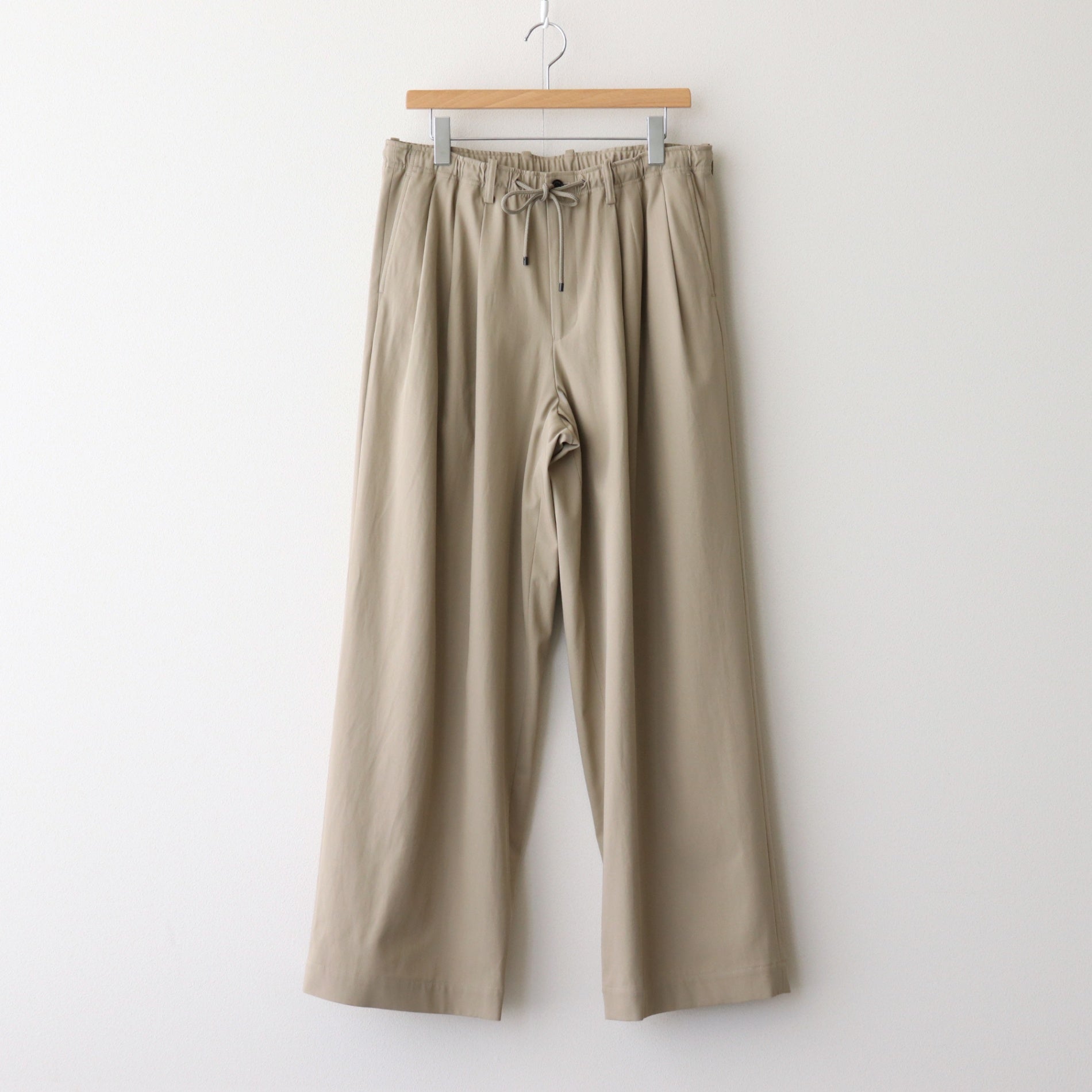 TRIPLE PLEATED EASY TROUSERS #KHAKI [A25A05PT03C] – Diffusion
