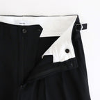 TWO TUCK MILITARY TROUSERS #BLACK [M25C07PT01C]