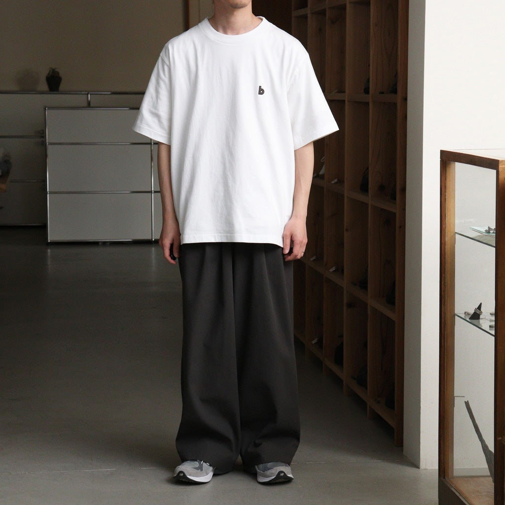 b Patch Tee WIDE #White×Charcoal [bROOTS25S34S26C]