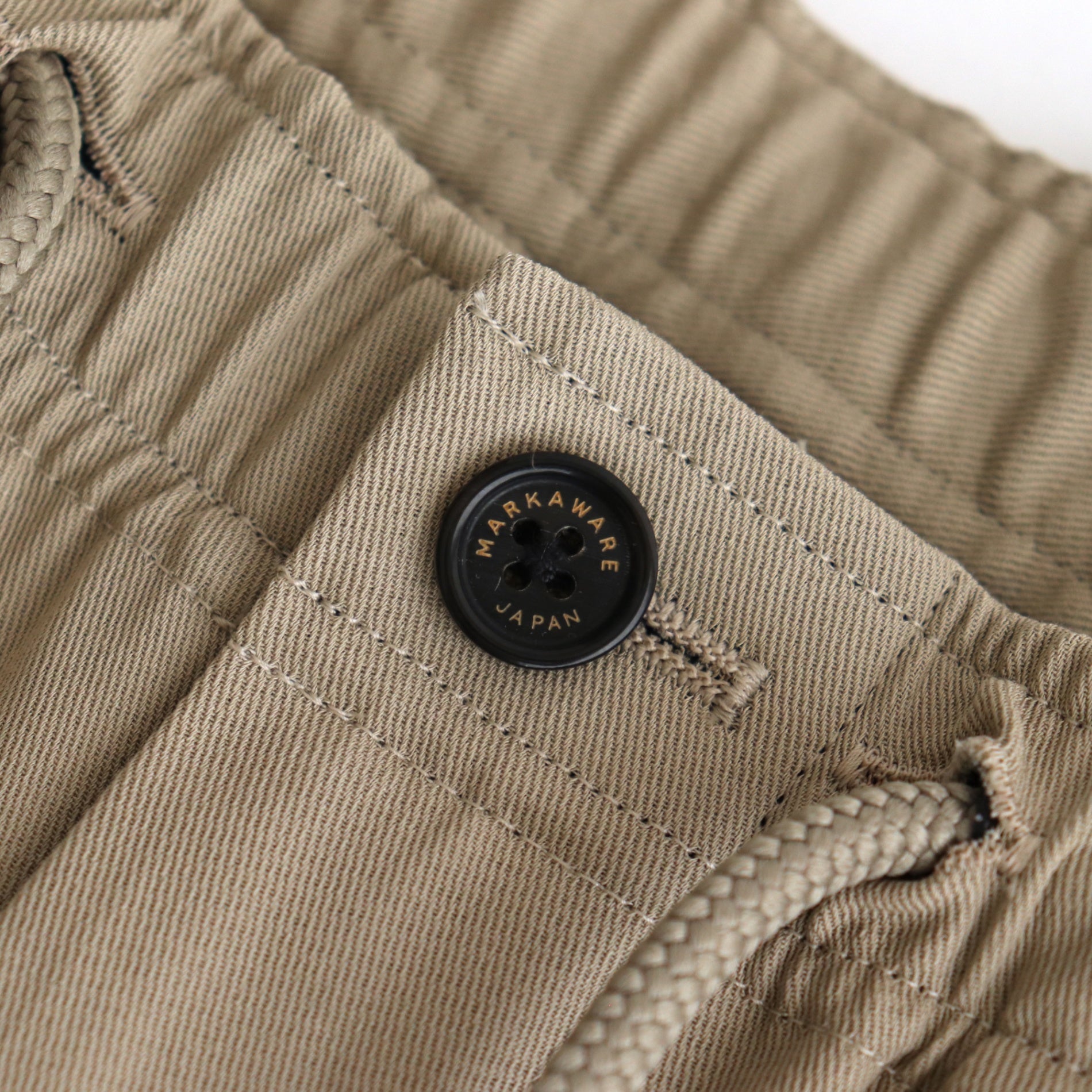 TRIPLE PLEATED EASY TROUSERS #KHAKI [A25A05PT03C]