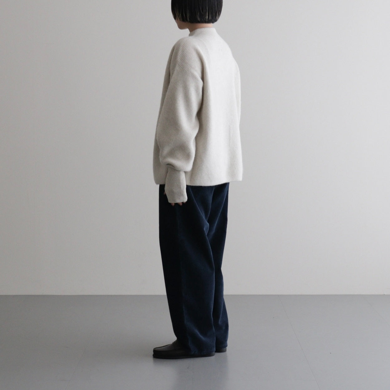 CASHMERE FOX FINGERHOLE BOAT NECK #IVORY [BN-25FL-041]