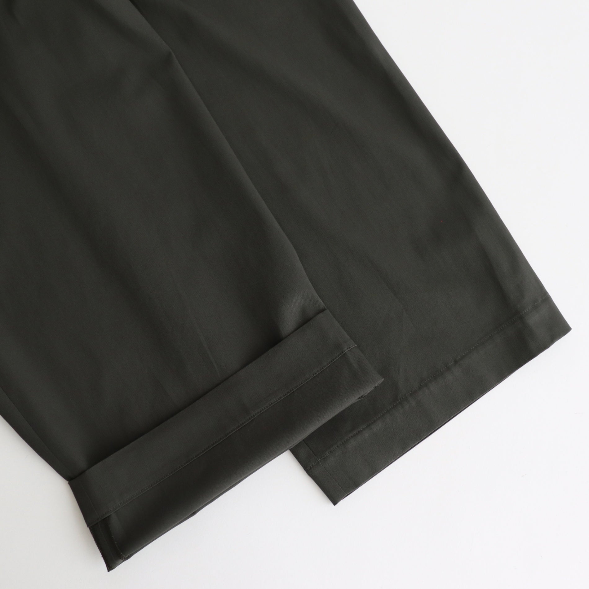 TRIPLE PLEATED EASY TROUSERS #DARK OLIVE [A25A05PT03C]