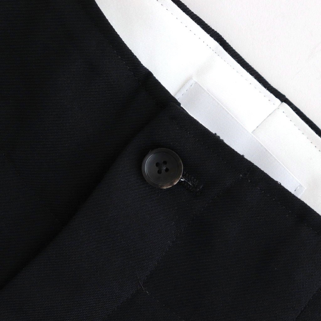 TWO TUCK MILITARY TROUSERS #BLACK [M25C07PT01C]