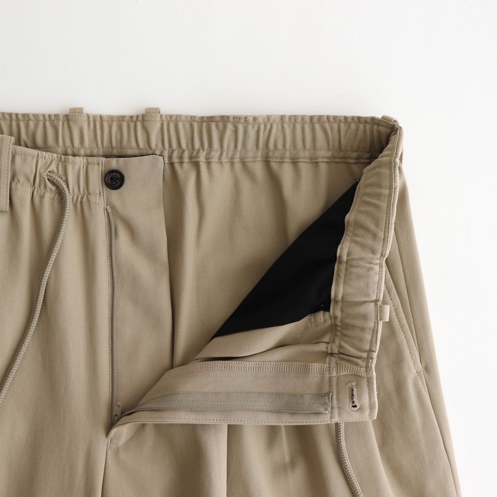 TRIPLE PLEATED EASY TROUSERS #KHAKI [A25A05PT03C]