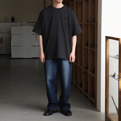 b Patch Tee WIDE #InkBlack×Charcoal [bROOTS25S34S26C]