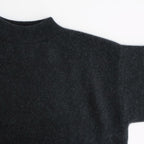 CASHMERE FOX FINGERHOLE BOAT NECK #CHARCOAL [BN-25FL-041]