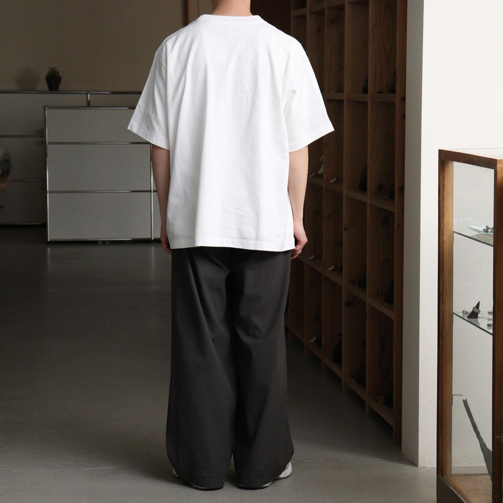 b Patch Tee WIDE #White×Charcoal [bROOTS25S34S26C]