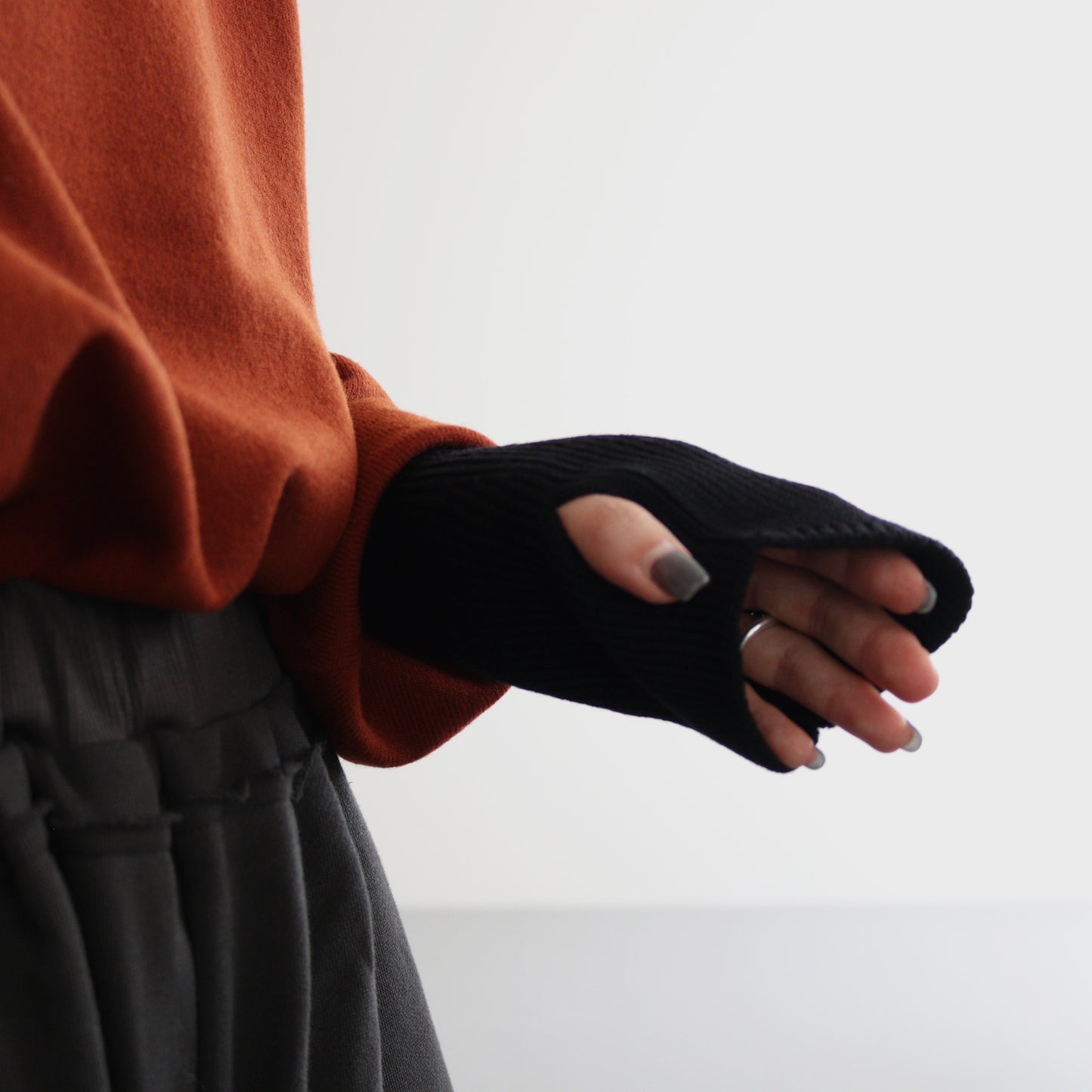 SOLID WOOL HAND WARMER #BLACK [BN-24FI-005]