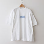 ARMEE Print Tee WIDE #White×Blue-Reflector [bROOTS24S34C]
