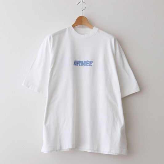 ARMEE 印花 T 恤 WIDE #白色×蓝色-Reflector [bROOTS24S34C]