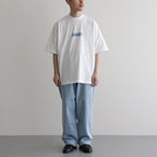 ARMEE Print Tee WIDE #White×Blue-Reflector [bROOTS24S34C]