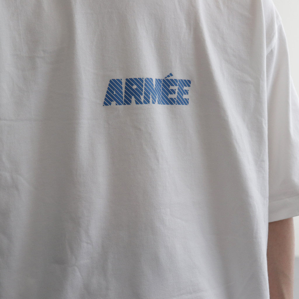 ARMEE Print Tee WIDE #White×Blue-Reflector [bROOTS24S34C]
