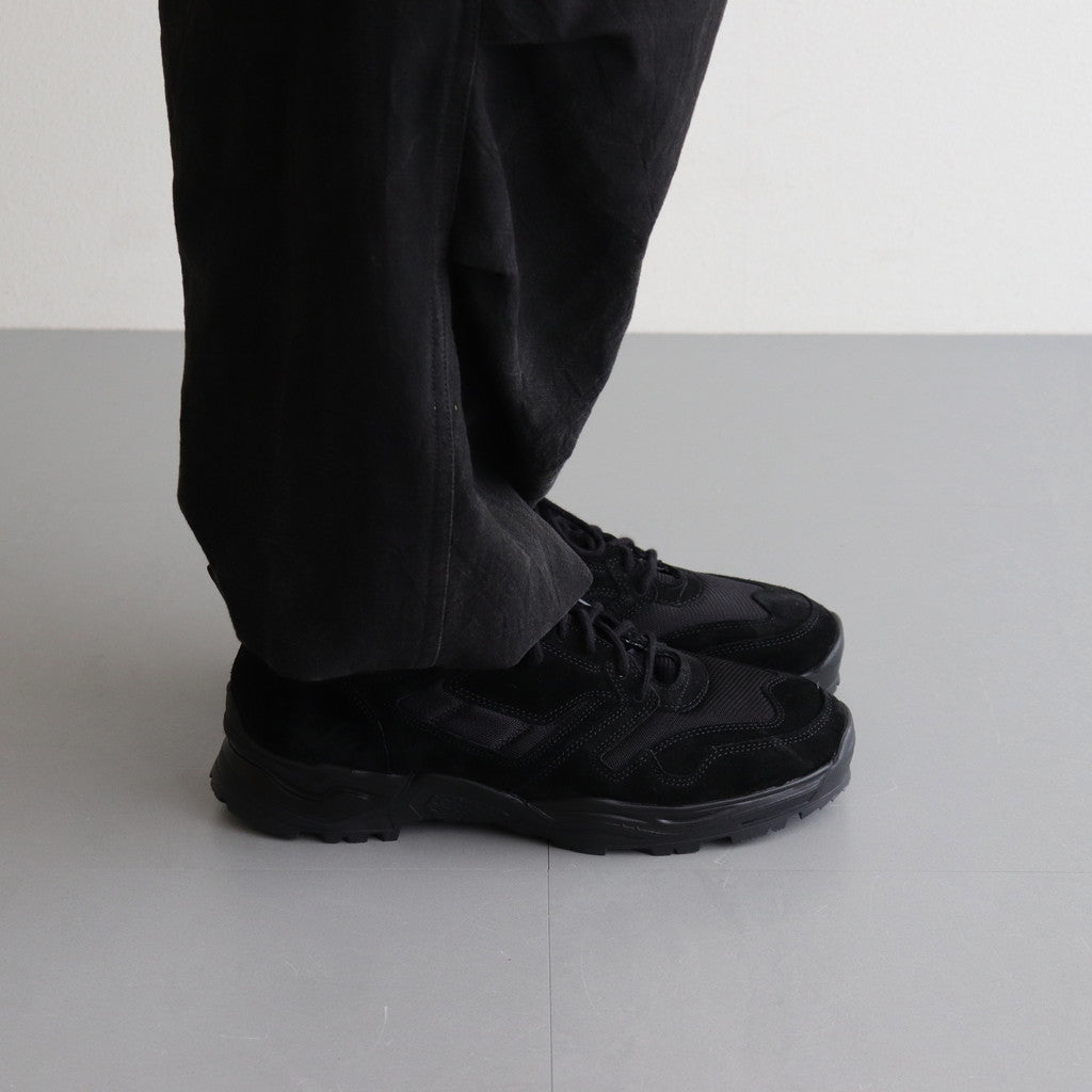 BRITISH MILITARY TRAINER #BLACK [1833CS]