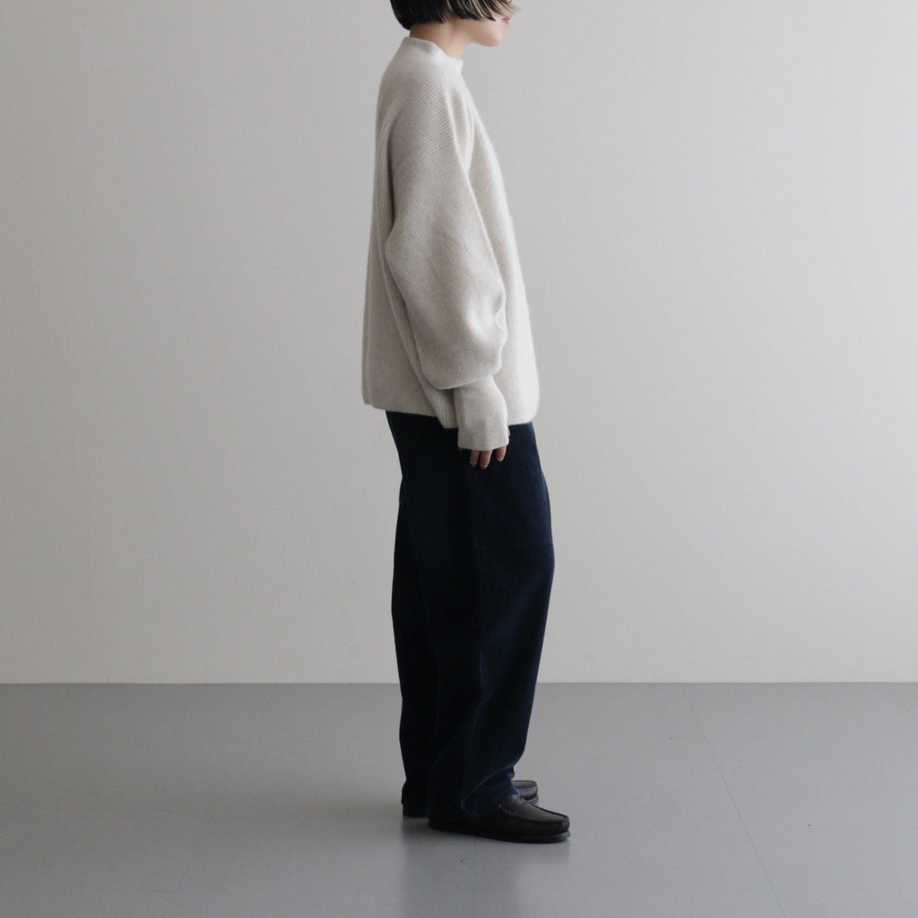 CASHMERE FOX FINGERHOLE BOAT NECK #IVORY [BN-25FL-041]