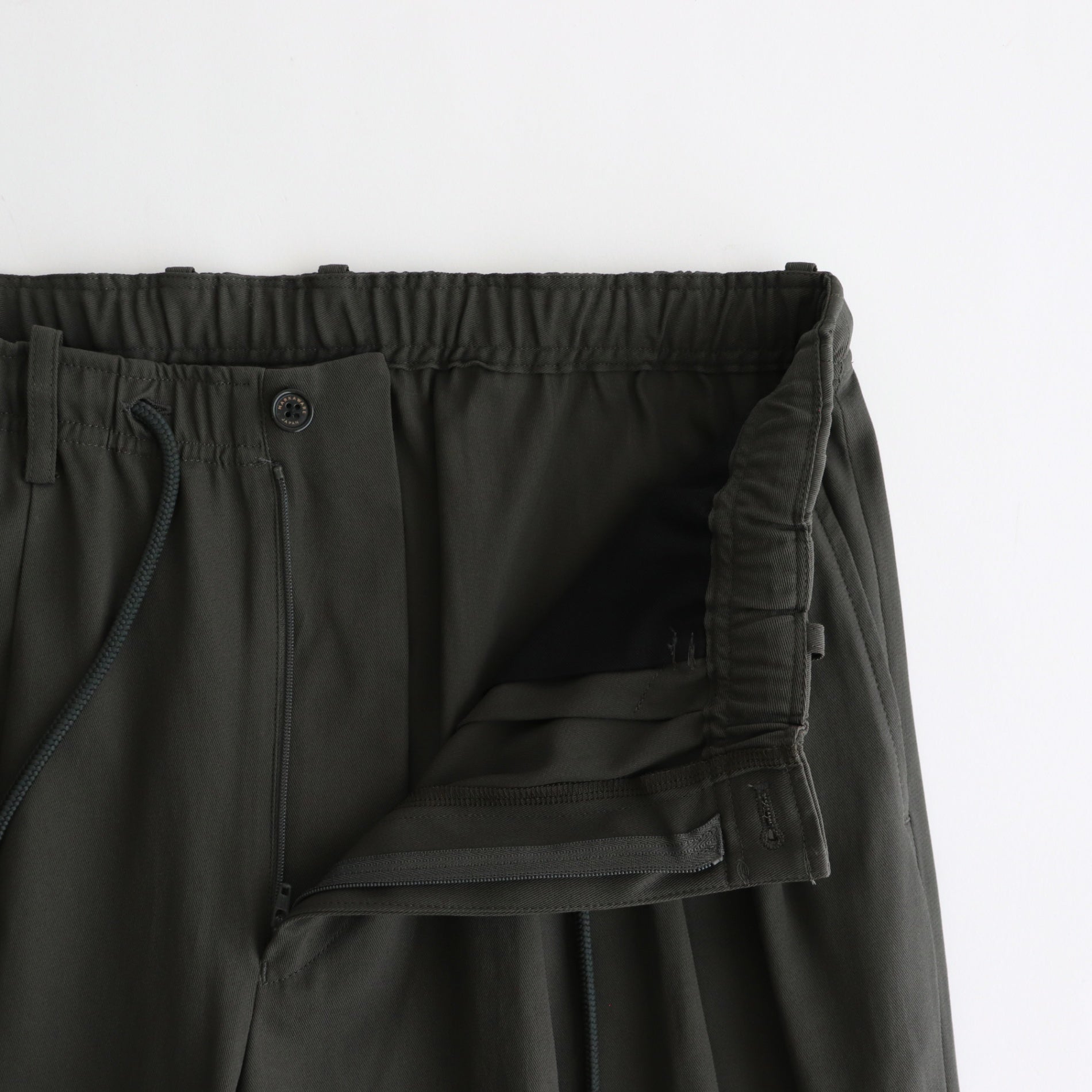 TRIPLE PLEATED EASY TROUSERS #DARK OLIVE [A25A05PT03C]