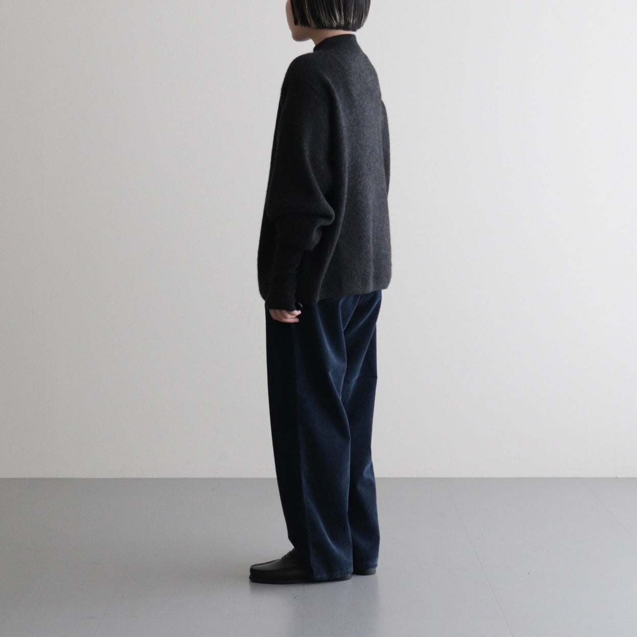 CASHMERE FOX FINGERHOLE BOAT NECK #CHARCOAL [BN-25FL-041]