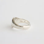 STATE HOUSE OVAL SIGNET RING / HAMMERED #SILVER/WHITE FINISH [OJ-AC02]