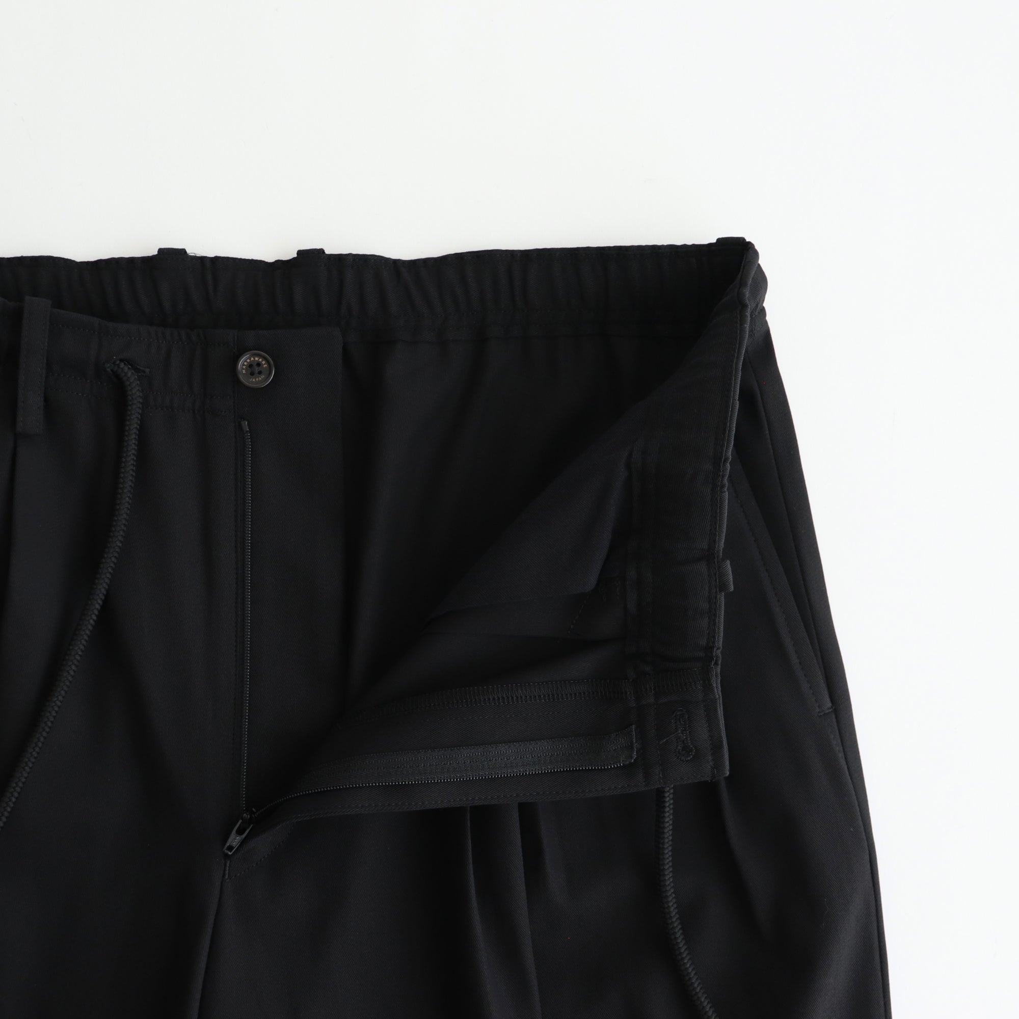 TRIPLE PLEATED EASY TROUSERS #BLACK [A25A05PT03C]