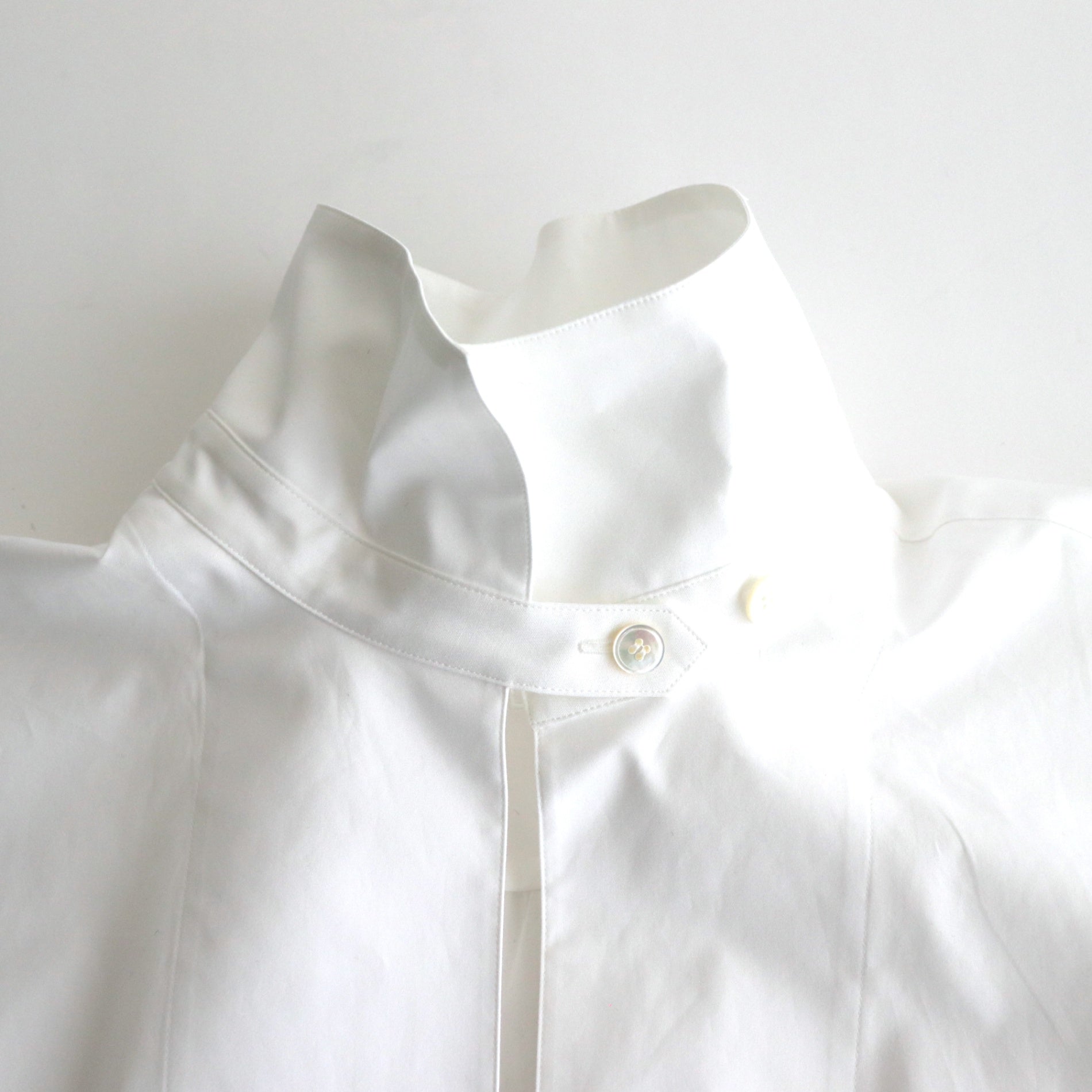 BOURRIENNE COTTON TYPEWRITER PONCHO SH / MA #WHITE [16851 50112]