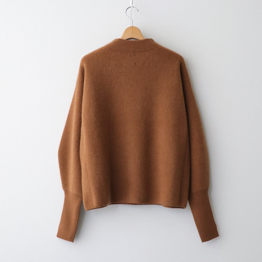 CASHMERE FOX FINGERHOLE BOAT NECK #CAMEL [BN-25FL-041] – Diffusion