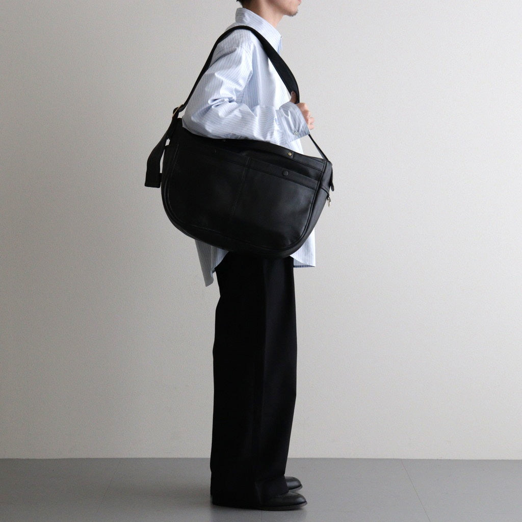 NEW NEWSPAPER BAG M #BLACK [BG-41-C-COW-5] - Diffusion 三重県