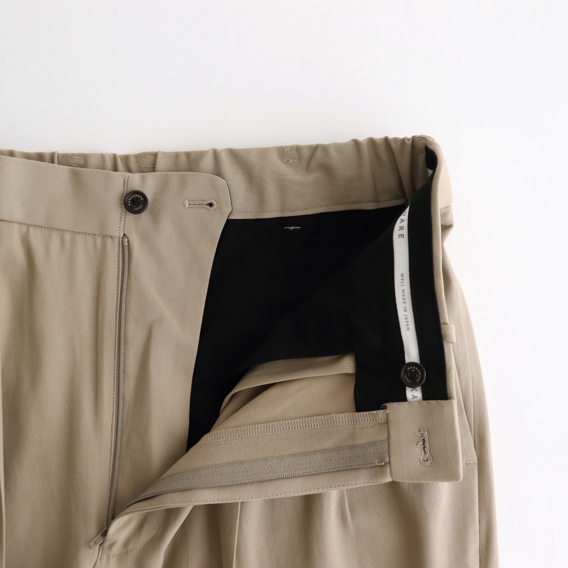 CLASSIC FIT DOUBLE PLEATED TROUSERS #KHAKI [A25A05PT01C]