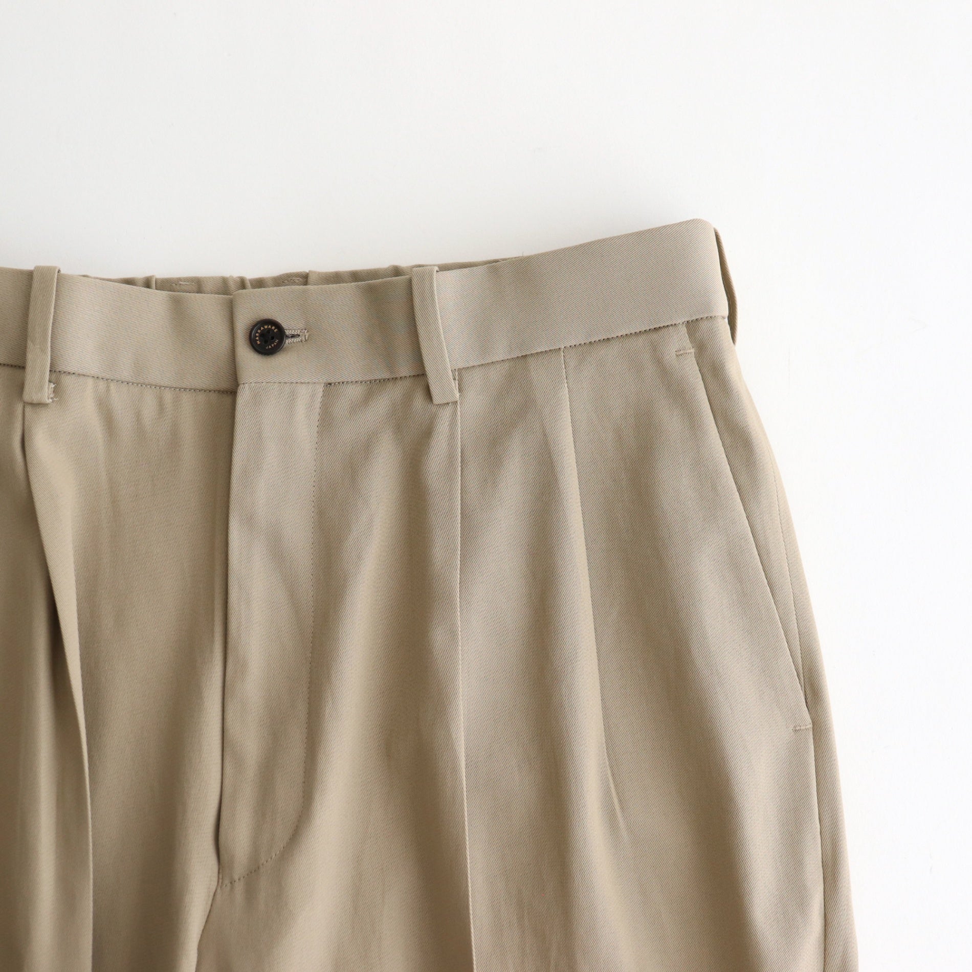 CLASSIC FIT DOUBLE PLEATED TROUSERS #KHAKI [A25A05PT01C]