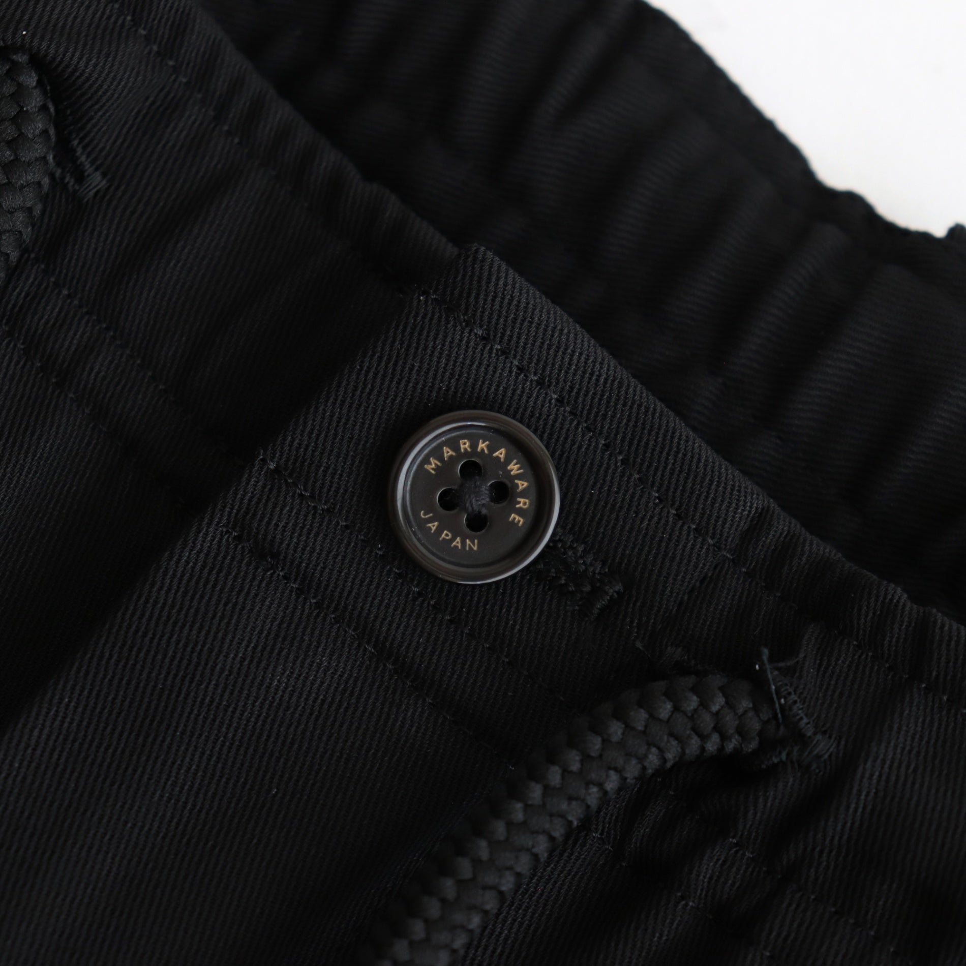 TRIPLE PLEATED EASY TROUSERS #BLACK [A25A05PT03C]