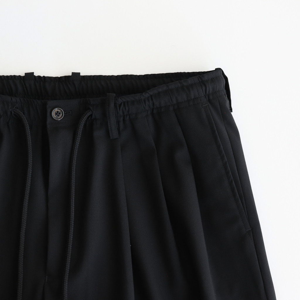 TRIPLE PLEATED EASY TROUSERS #BLACK [A25B03PT01C]