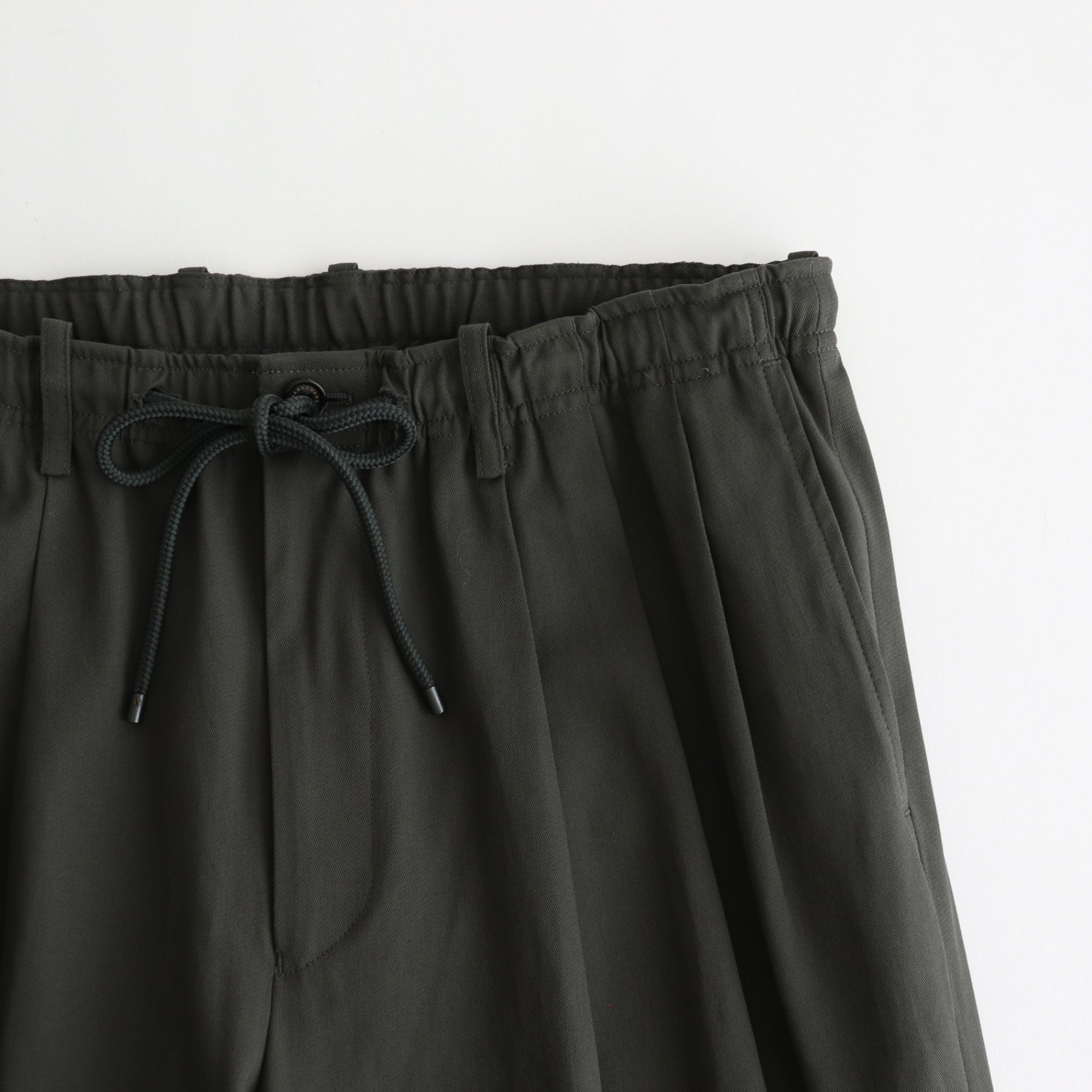 TRIPLE PLEATED EASY TROUSERS #DARK OLIVE [A25A05PT03C]